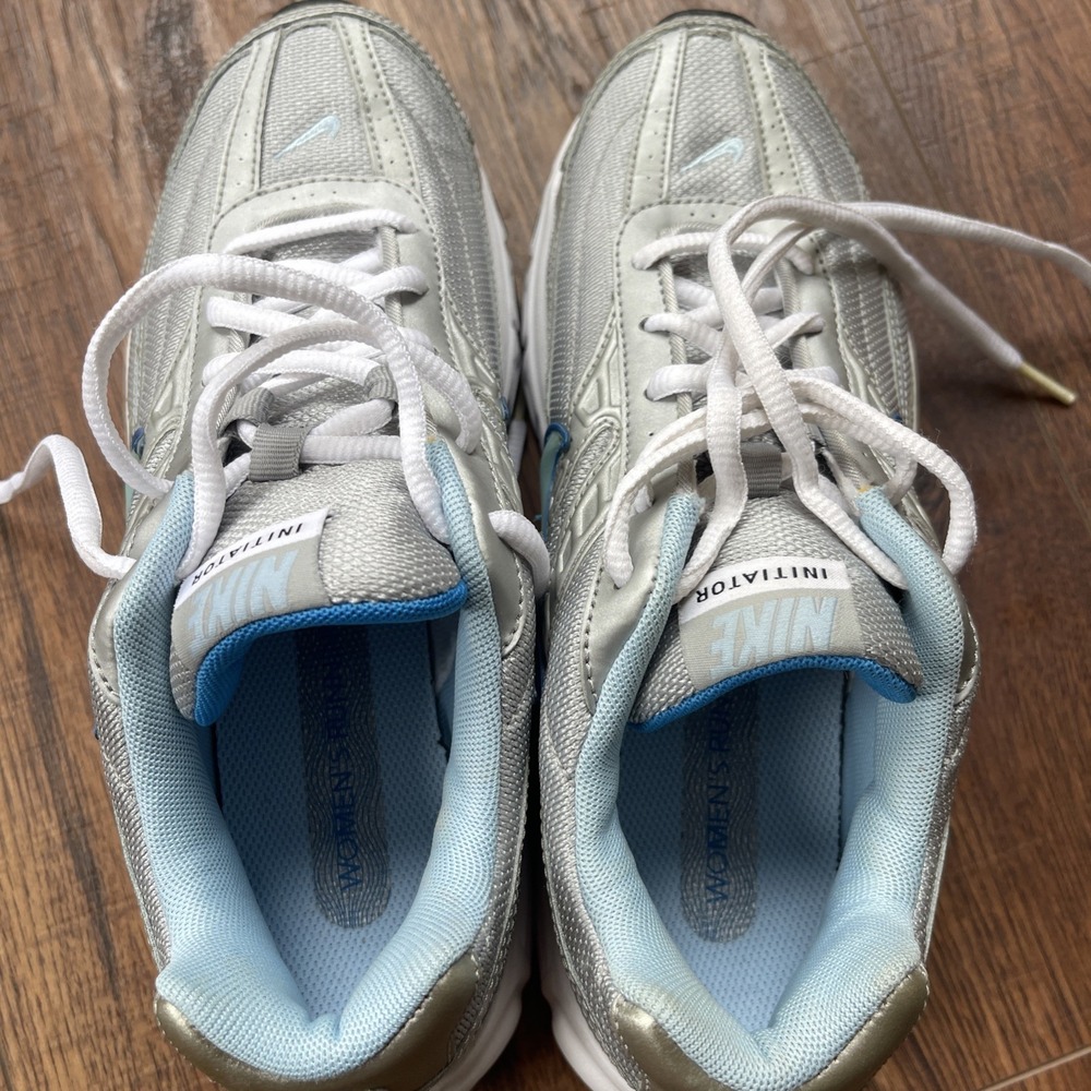 Nike Initiator Women Size 8.5 Running Sneakers Metallic Silver Ice Blue New - Picture 9 of 13